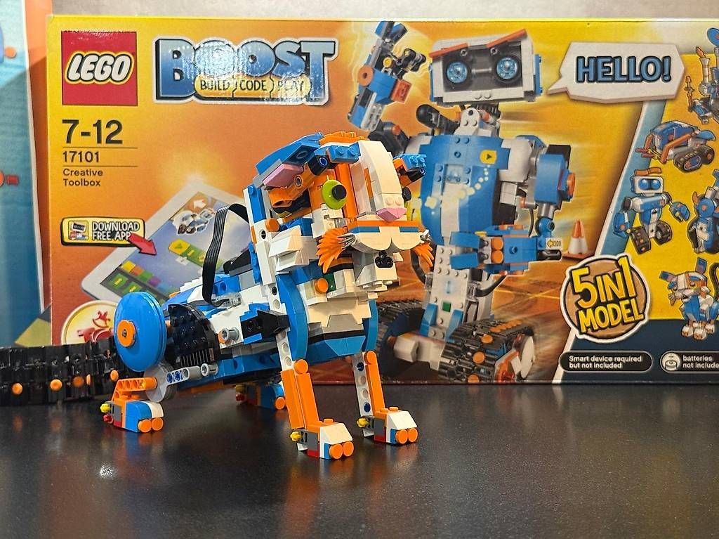 Lego Kit di costruzioni: Lego BOOST Creative Toolbox 17101 – Usato da Peseux venduto da Rcrivell