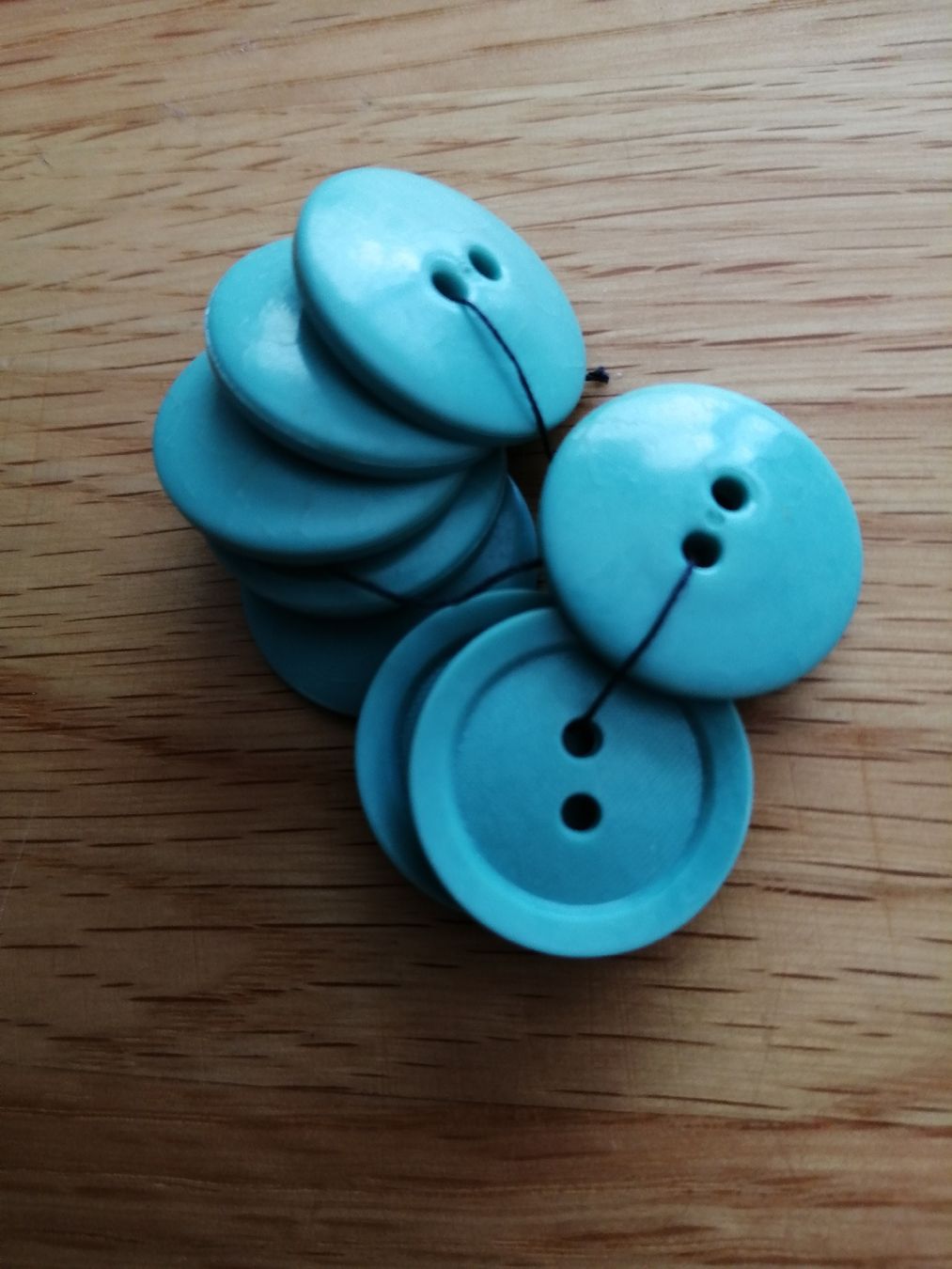 Bottoni: 8 Knöpfe 2 Loch Ming Kunststoff 2 cm  – Nuovo (secondo la descrizione) da Honau venduto da holunder3 4