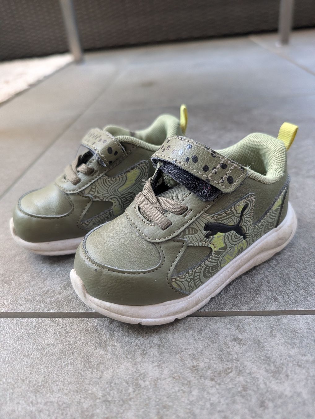 Scarpe per ragazzi: Kinder Turnschuhe Puma Grösse 21 gebraucht – Nuovo (secondo la descrizione) da Chur venduto da aur_s5mj 2