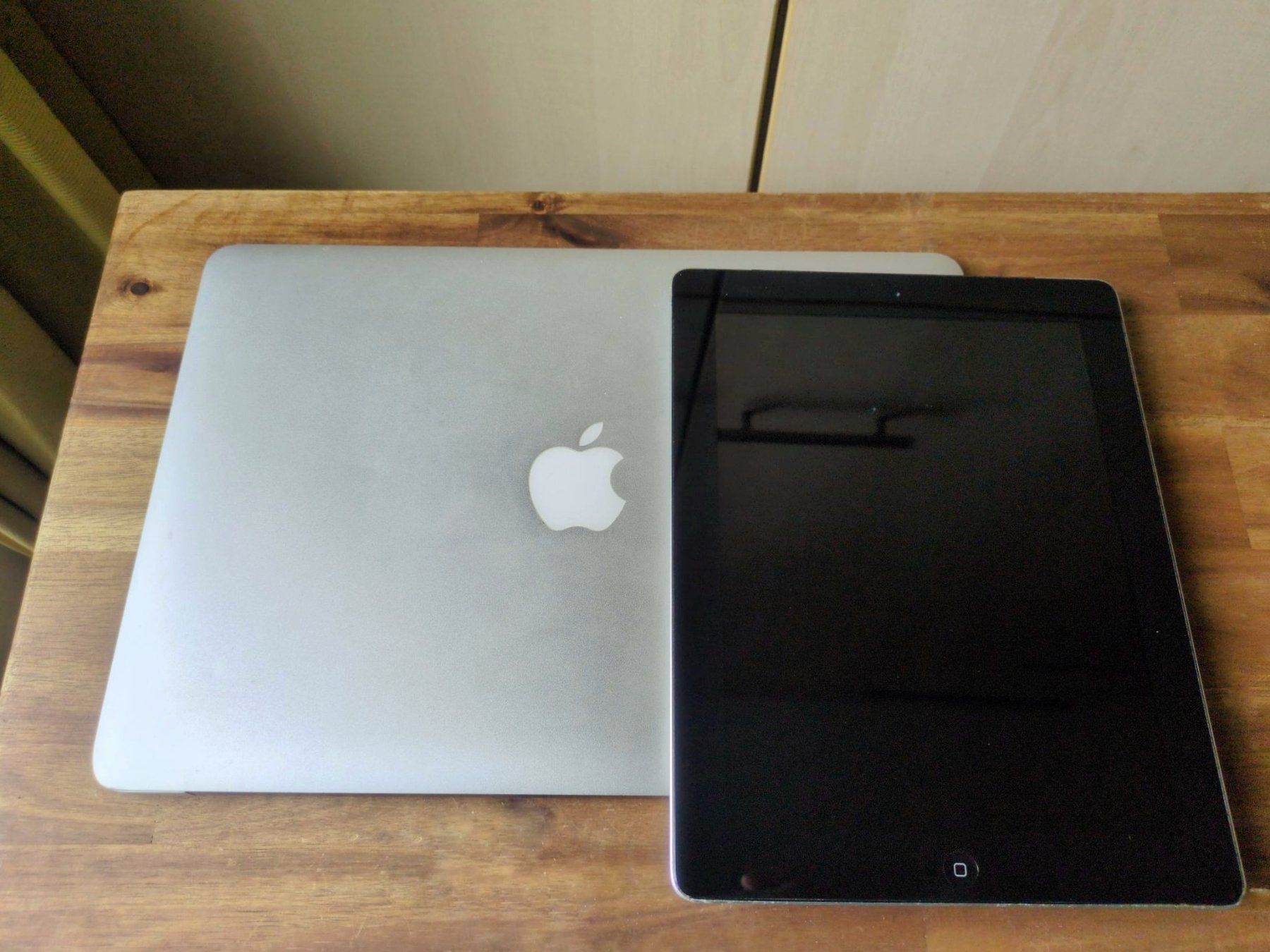 Apple Notebook: MacBook Air 2011 & iPad 2 2011 – Usato da Langenthal venduto da YElektra 2