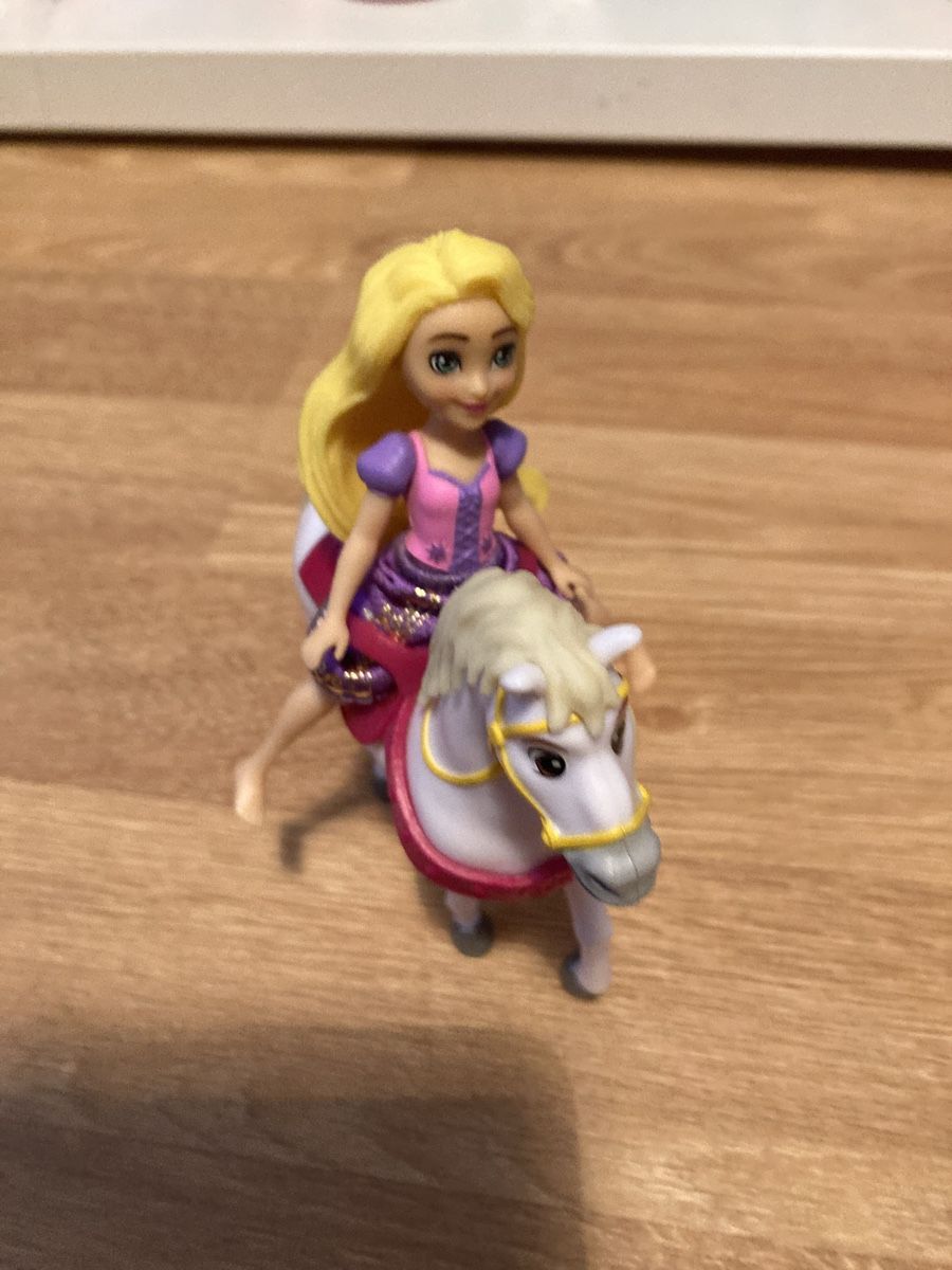 Disney Figuren: Kleine Rapunzel Puppe mit Pferd ca 10 cm – Gebraucht aus Emmenbrücke von JJ_89