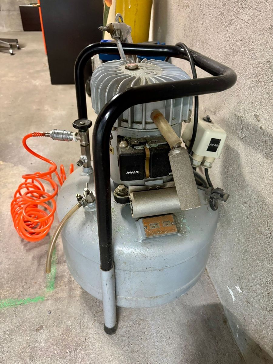 Jun-Air Compressori: Compresseur Silencieux Professionnel JUN-AIR  – Usato da Chavannes-Renens venduto da tim_8669 5