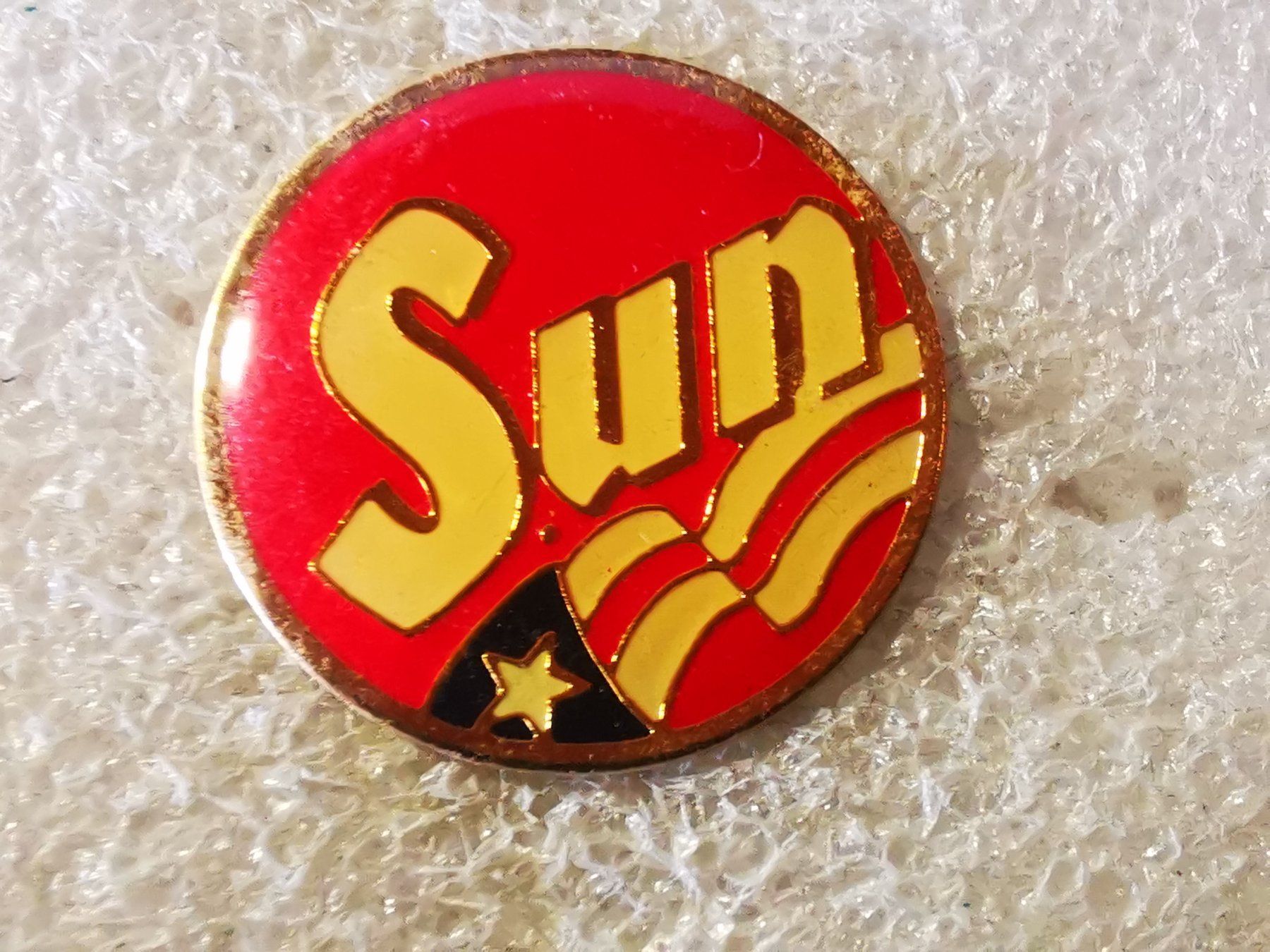 Placchette & Badge: Ansteckpin 153: Sun – Usato da Oppligen venduto da Pin-Fall-Shop
