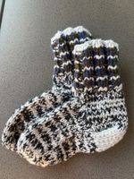 Handgestrickte Socken  Wolle gemustert neu