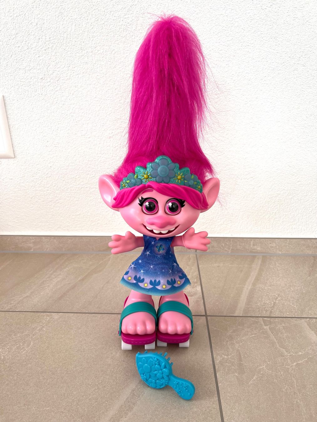 Hasbro Puppen: Poppy Trolls 2 Puppe mit Musik & Lichtern – Gebraucht aus Buchs SG von mar_9dnm