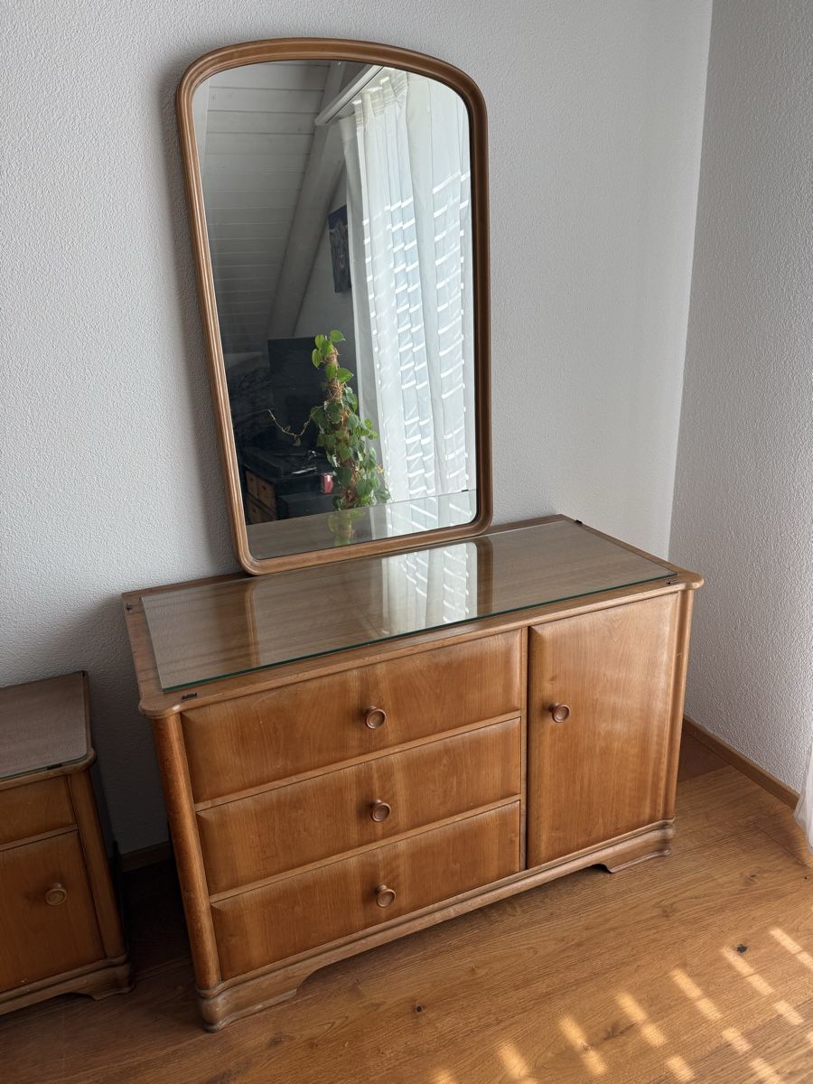 Cassettiere: Möbelset: Kommode mit Spiegel & 2 Nachttische – Usato da Laupen ZH venduto da Jurei 1