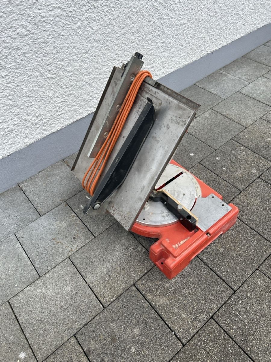 Seghe: Kippfräse oder Kappsäge mit Tischfräse – Difettoso da Langnau i. E. venduto da PSS-212 1