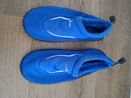Chaussures aquatiques bleues, taille 30, très peu portées