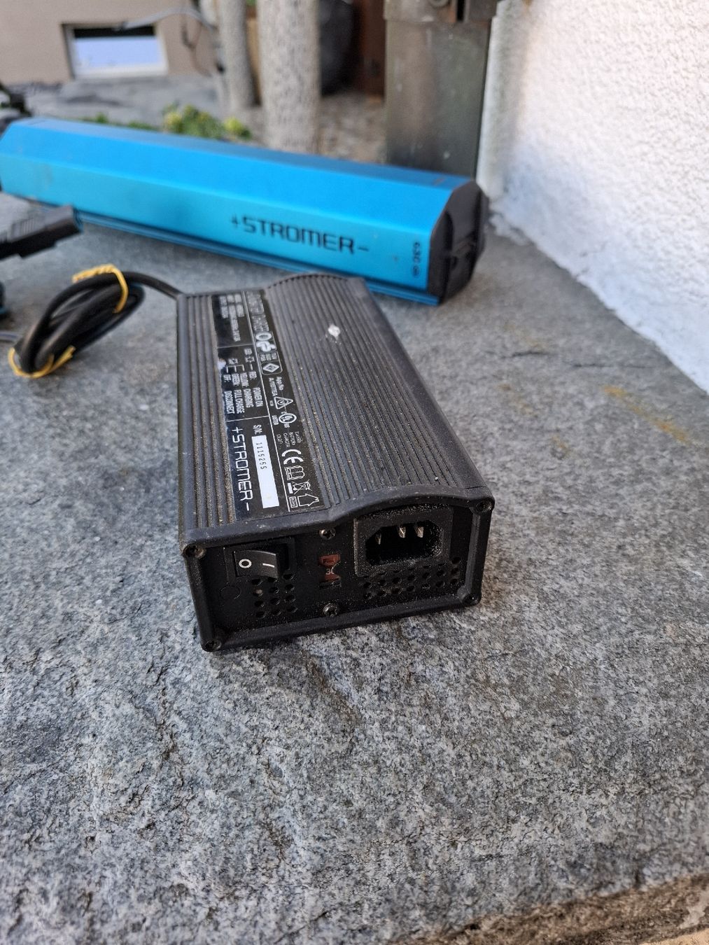 Chargeurs: Stromer E-Bike Ladegerät  – D'occasion à Subingen par gerber22 1