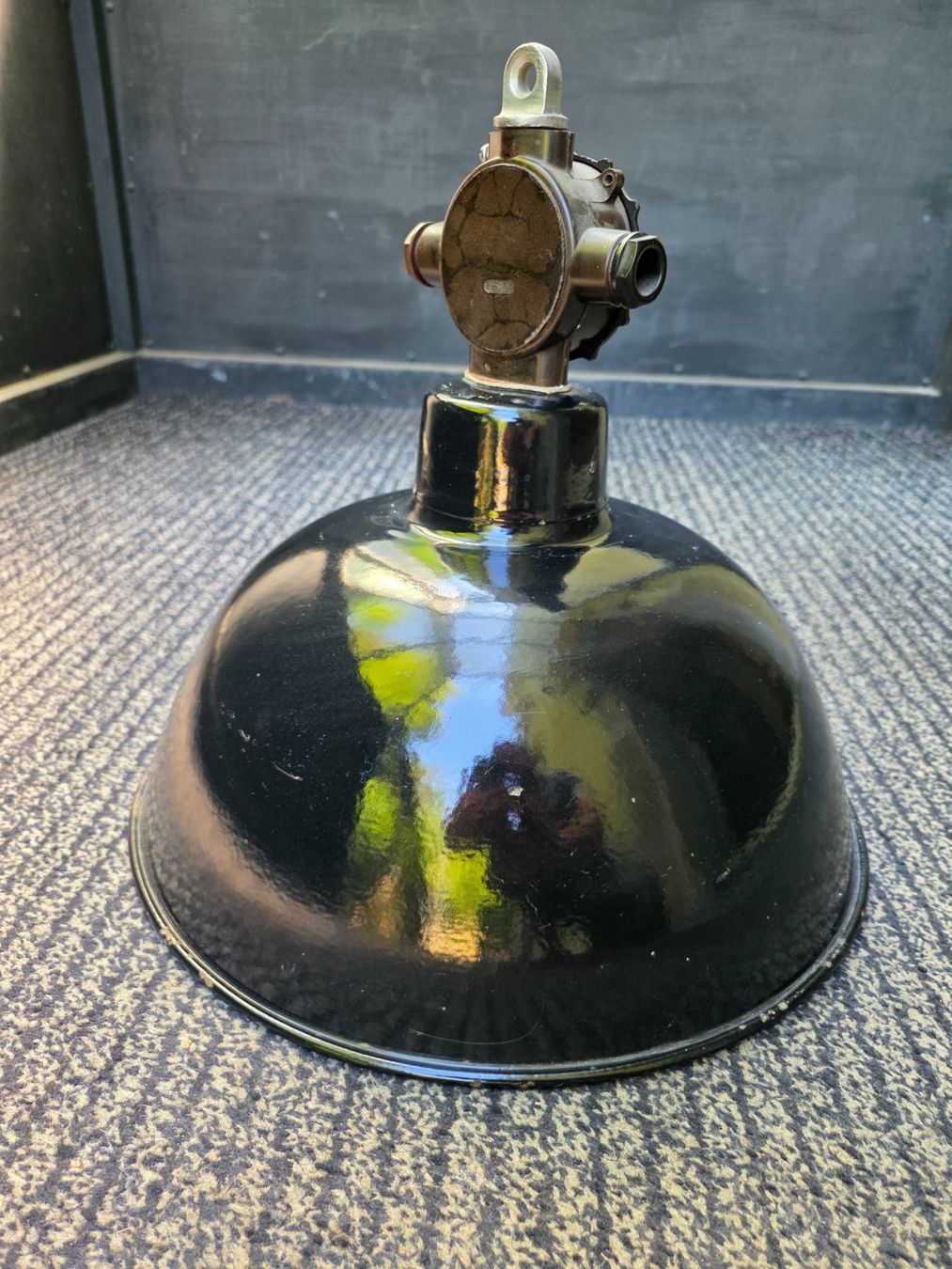 Lampade: Industrielampe / Fabriklampe aus Emaille – Usato da Zürich venduto da mar_eis667
