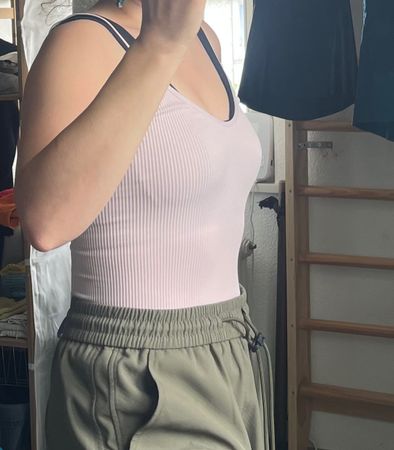 Rosa Ripp Body XS neu – figurbetont, fällt klein aus
