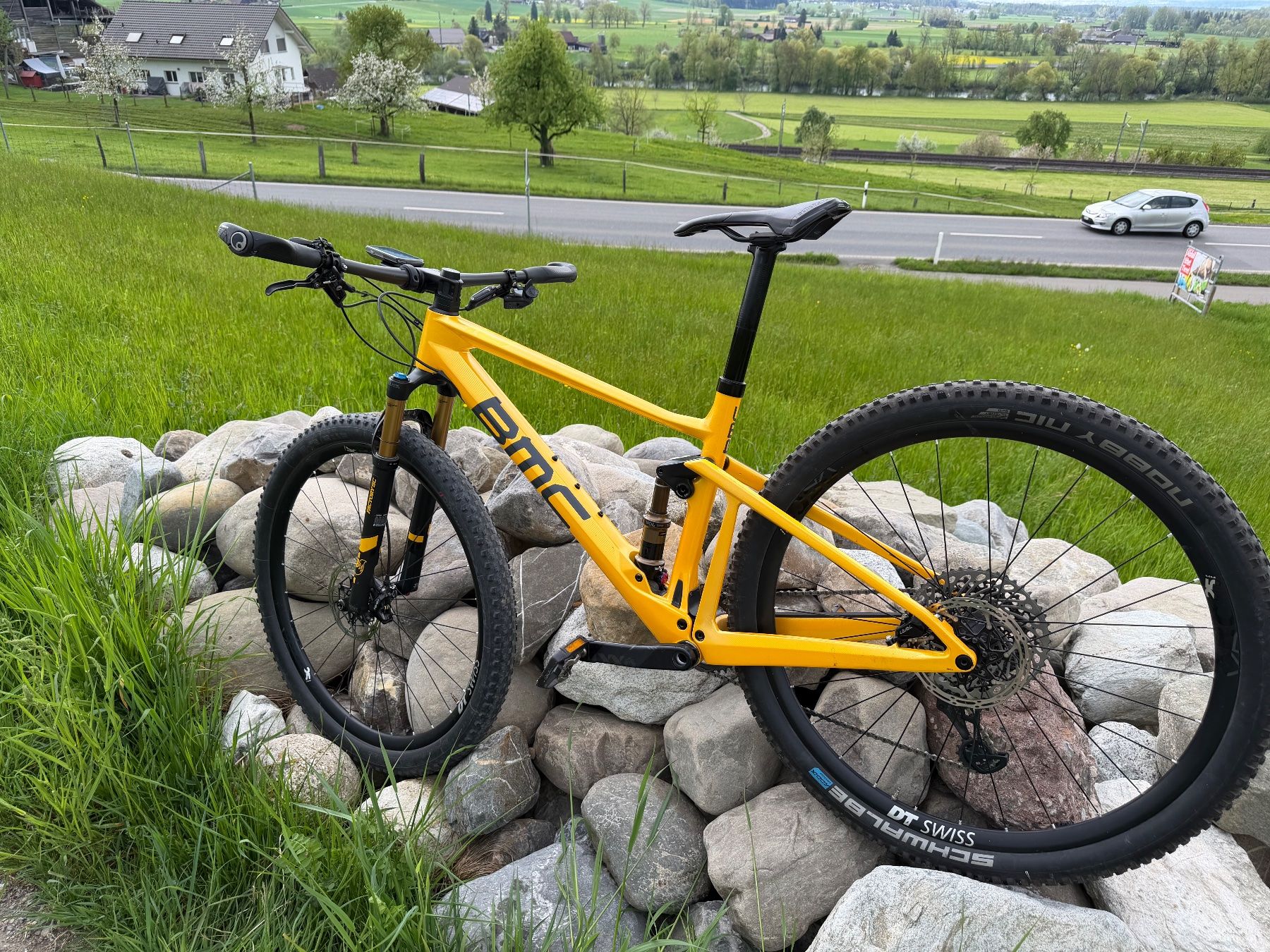 BMC Biciclette: BMC Fourstroke 01 One Gold Flake 2020 – Usato da Root venduto da Lightrooms