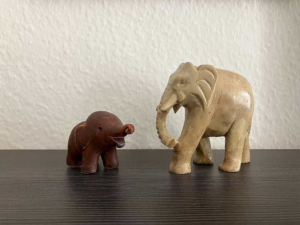 Sculture & Statue: Afrikanische Figuren und Elefanten – Usato da Wettingen venduto da Ricolino2025 2