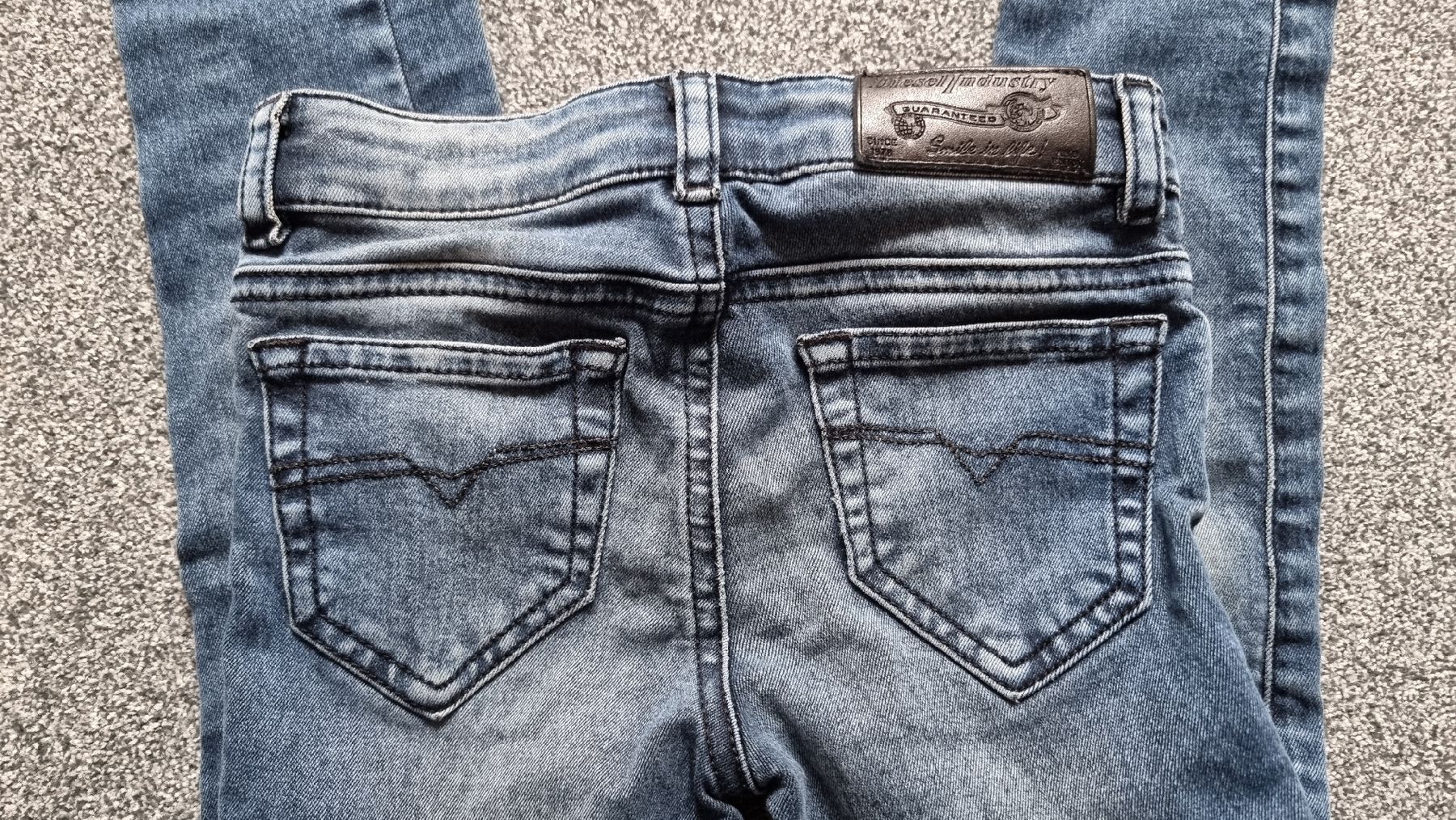 Diesel Hosen: Jeans Diesel taille 5 ans  – Gebraucht aus Les Breuleux von Mily1991 4