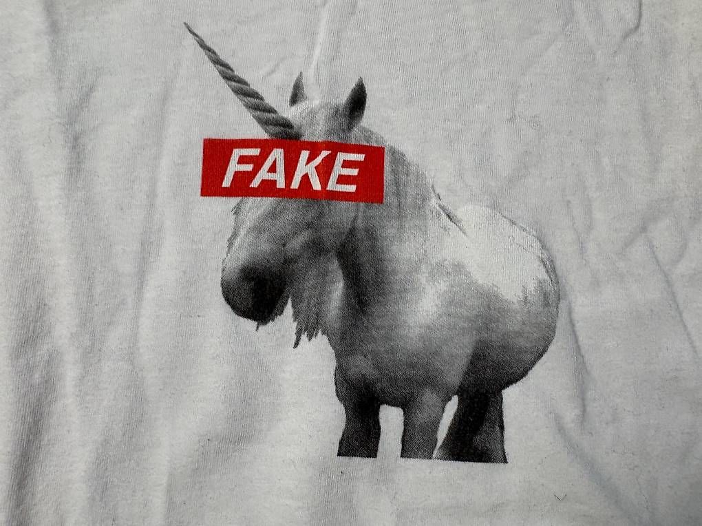T-shirt: Witziges FAKE-Shirt Gr. S – Usato da Willisau venduto da ani_gtk8 1