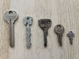 5 kleine, alte Schlüssel