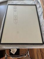 Schwarzer Bilderrahmen mit Glas 82 × 62 cm