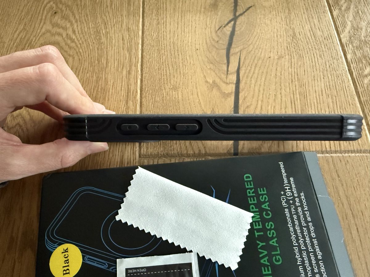 Cover & Protezioni schermo: Handyschutzhülle IPhone 16 Pro – Nuovo e nell'imballaggio originale da Weinfelden venduto da fse_9bk7 4