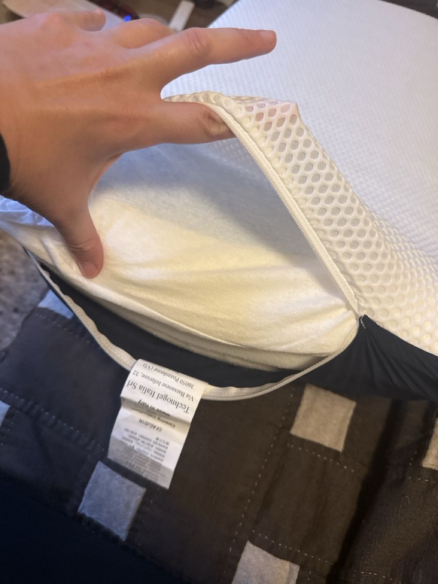Technogel Coussins: Technogel Deluxe Adjustable pillow – D'occasion à Maloja par mags413 3
