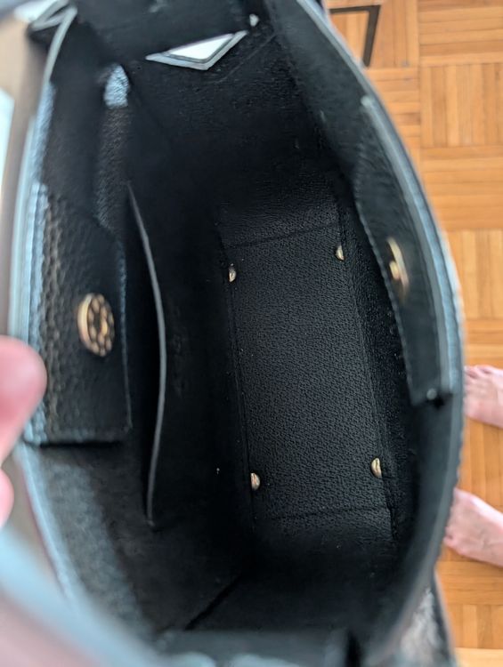 Borse da donna: Adorable petit sac crossbody acheté à Athènes cuir noir grai – Usato da Cheseaux-Lausanne venduto da loscaptos 2