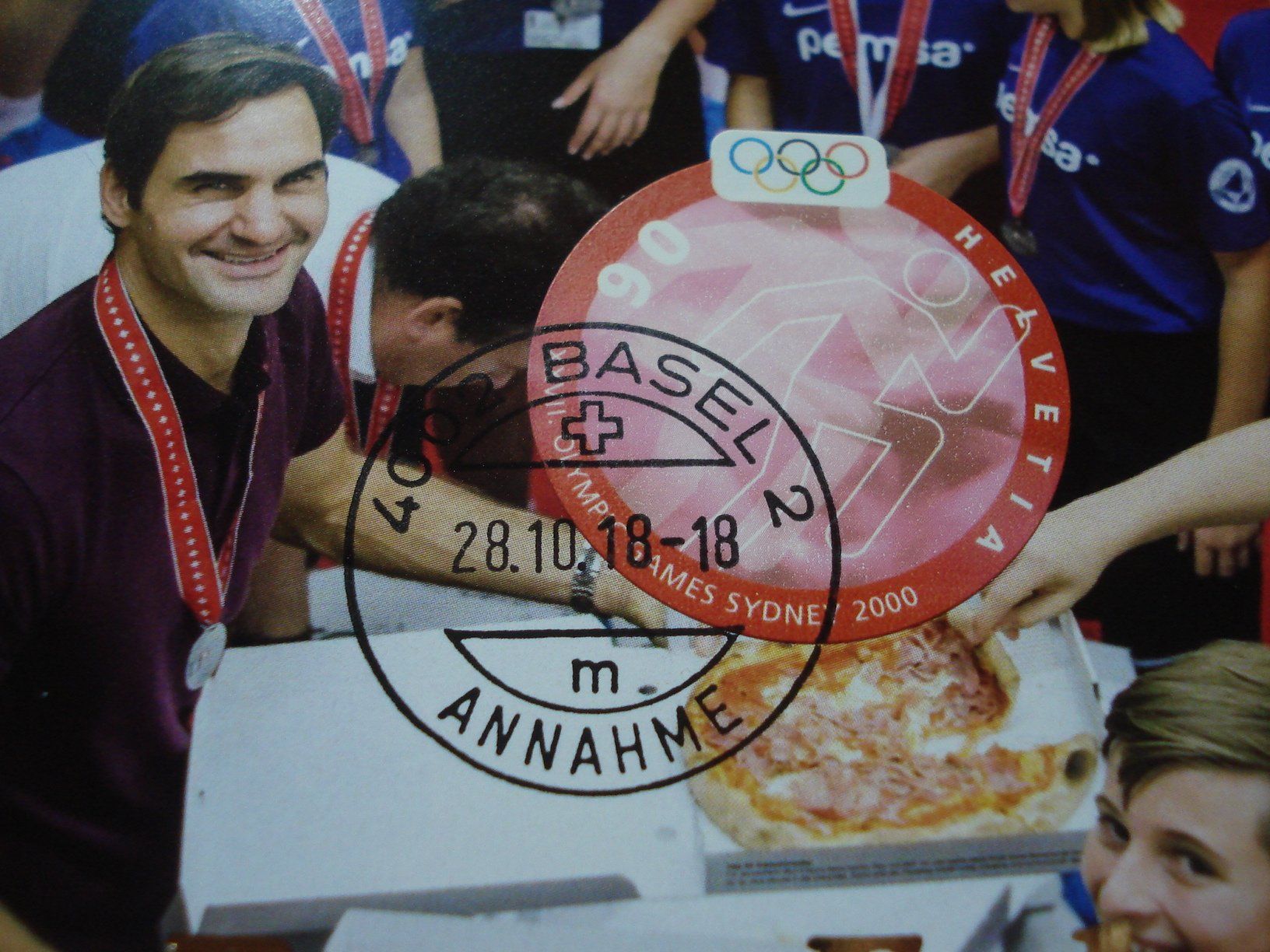 Tutti i francobolli: Maximumkarte Roger Federer 2018, Pizzaessen mit Ballkindern – Usato da Niederwil AG venduto da morostahu 1