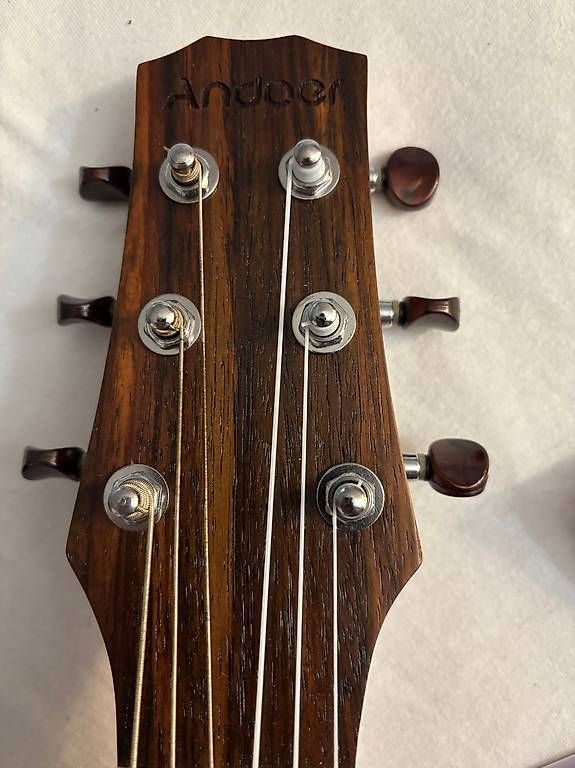 Strumenti musicali: Offrez une mini guitare à votre enfant – Usato da La Tour-de-Peilz venduto da SuperSol 2