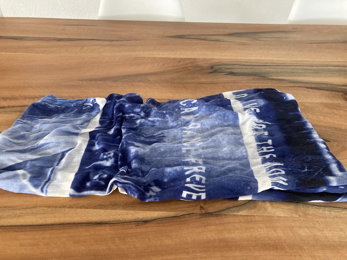 Foulard & Sciarpe: Blauer Street One Schal mit Muster & Spruch – Usato da Niederscherli venduto da Doene0