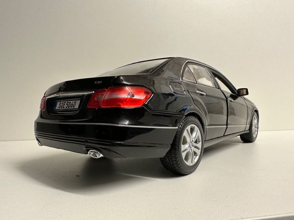 Mercedes E-Klasse T-Modell 1/18 - Miniature De Collection Marron
