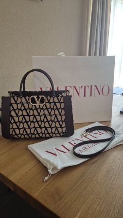 NEW - Valentino Garavani TASCHE V LOGO SIGNATURE