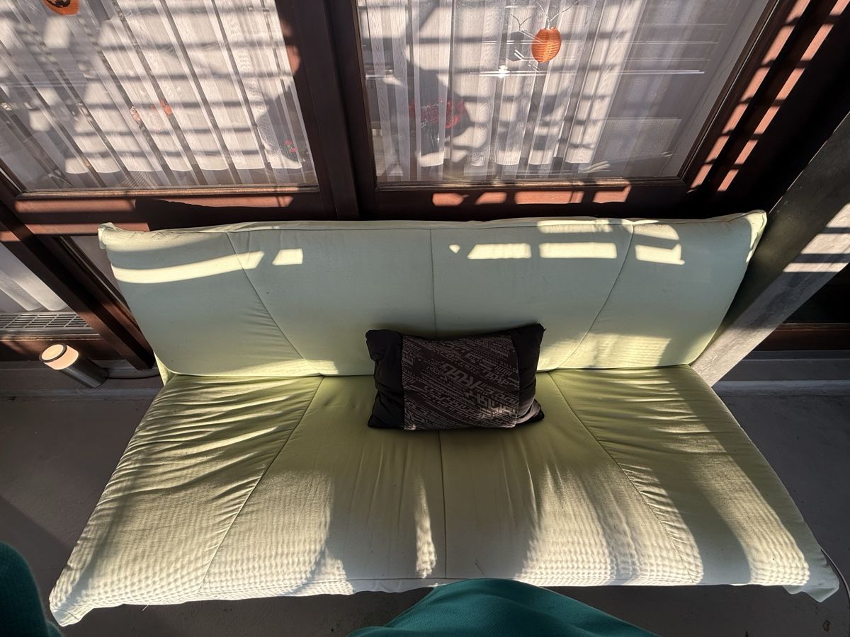 Divani: Helle, moderne Garten Sofa – Usato da Aarau venduto da KSHR 1