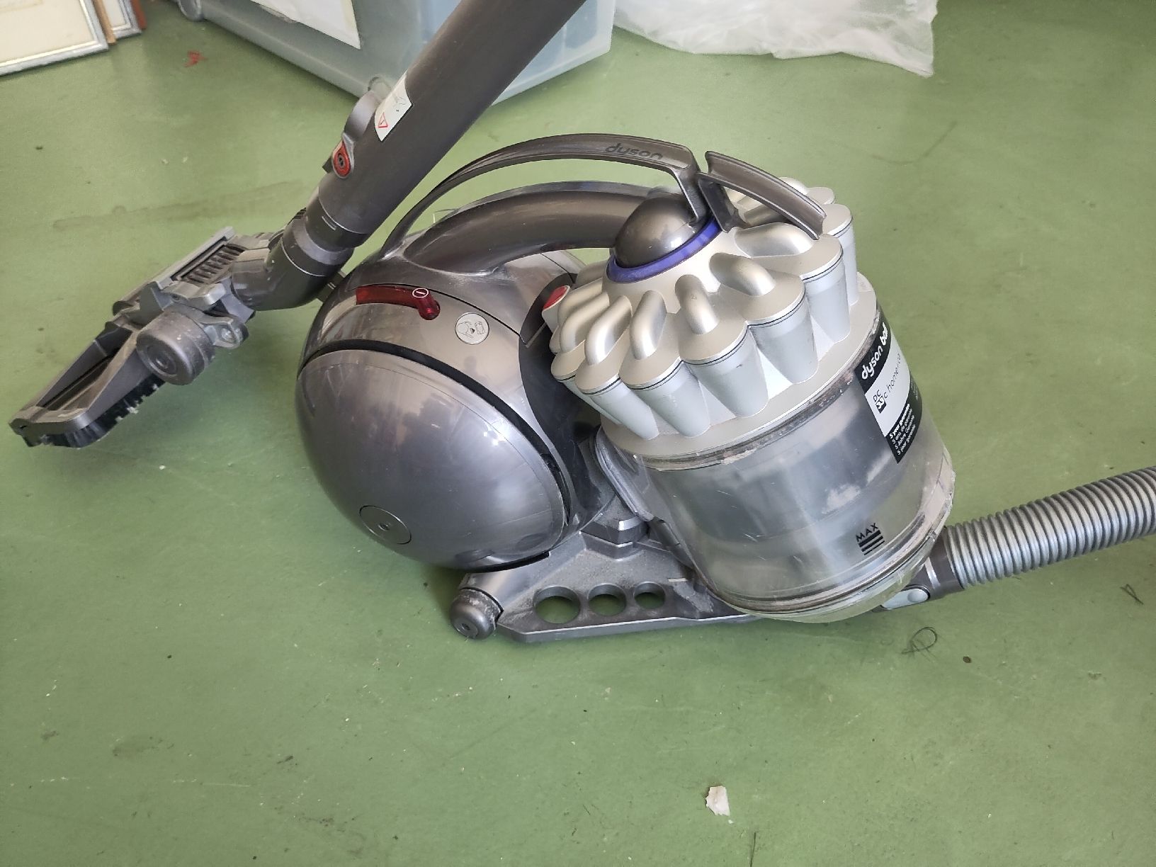 Dyson Aspirapolveri & Accessori: Dyson Ball Staubsauger DC33c – Usato da Pratteln venduto da Cartonsducoeur_bl