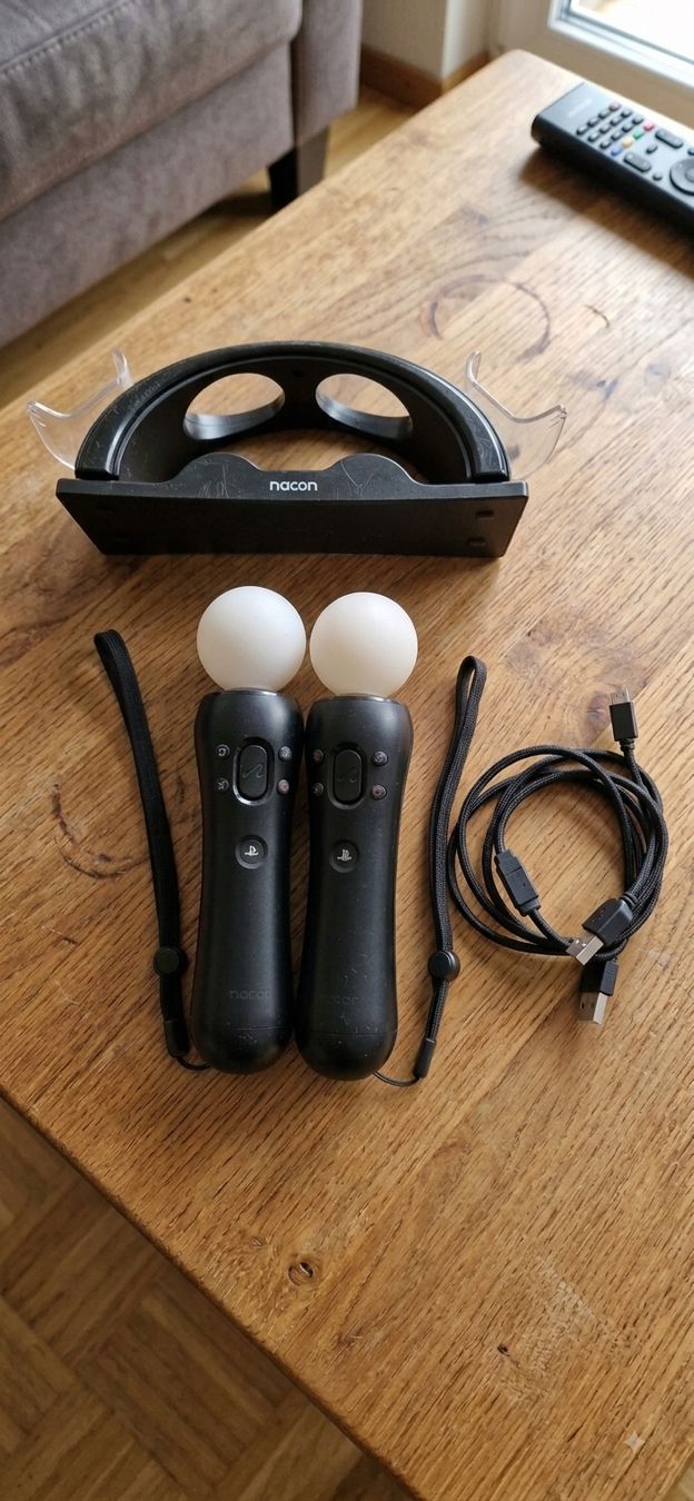 Sony Controller: PlayStation Move Komplett-Set: 2x Motion Controller + Nacon – Usato da Eggiwil venduto da not_qhp7