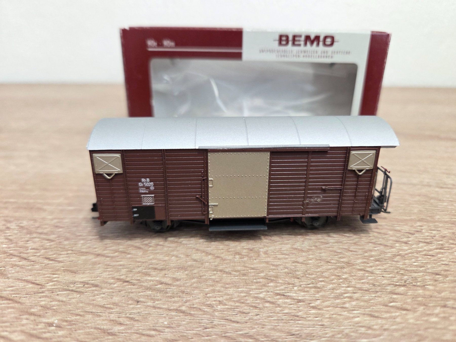 Bemo Modellini di ferrovie: Bemo 2250 100 Güterwagen RhB H0m – Usato da St-Aubin-Sauges venduto da Lo_Go