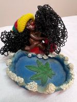 Dekorative Figur mit Aschenbecher