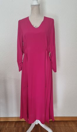 Schön und exklusiv Kleid von RIANI Gr. 40 *NEU*