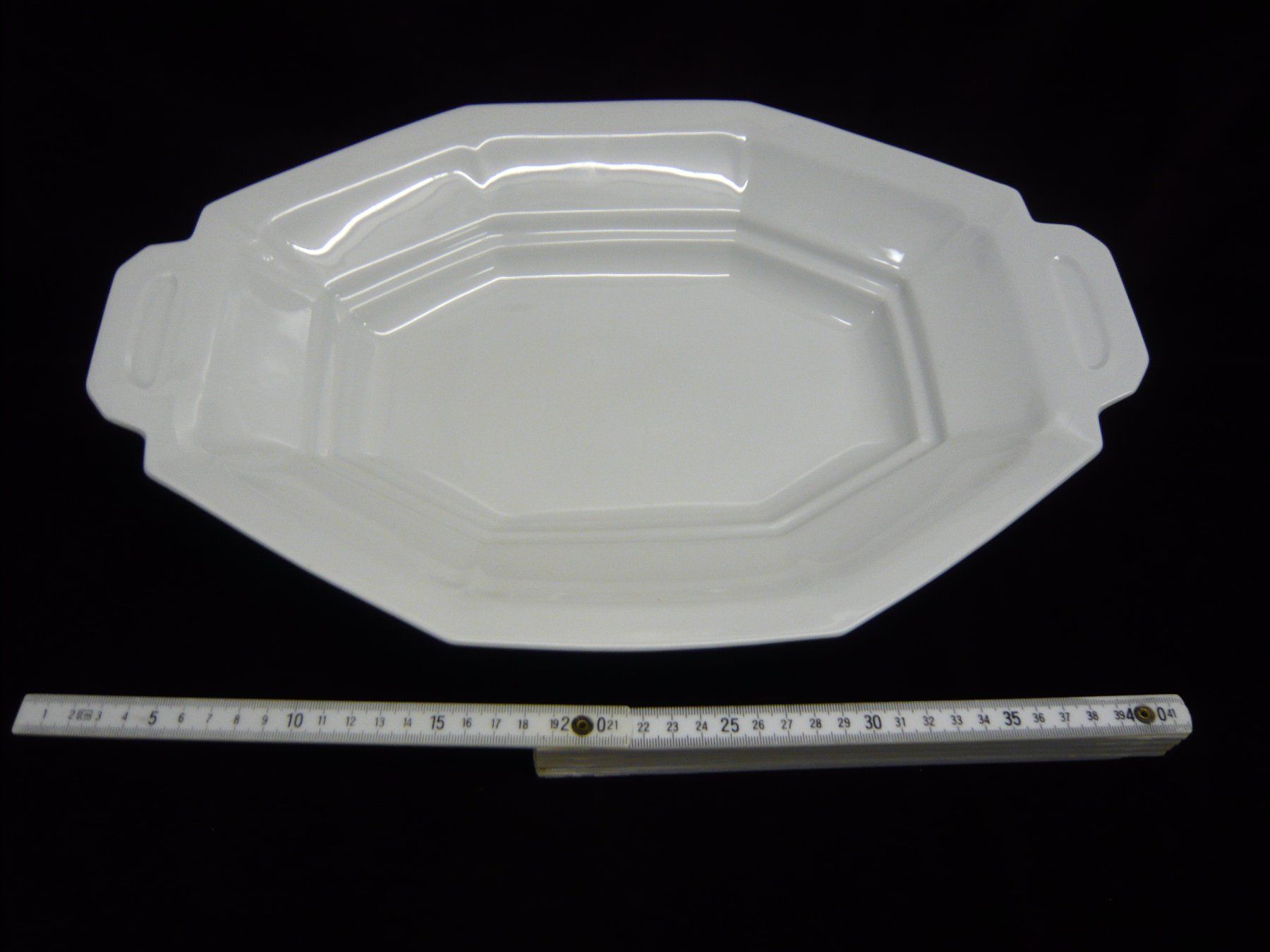 Servierplatten: grosse Fleisch- Gemüseplatte, Spargelplatte mit Einsatz 40cm – Neu und originalverpackt aus Tann von PRETTY-TROUVAILLE