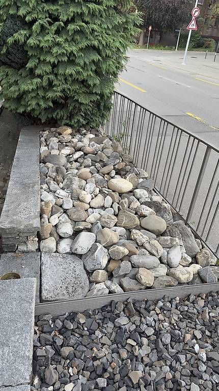 Pierres & tuiles: Bollensteine / Gartensteine – D'occasion à Herisau par lersi01