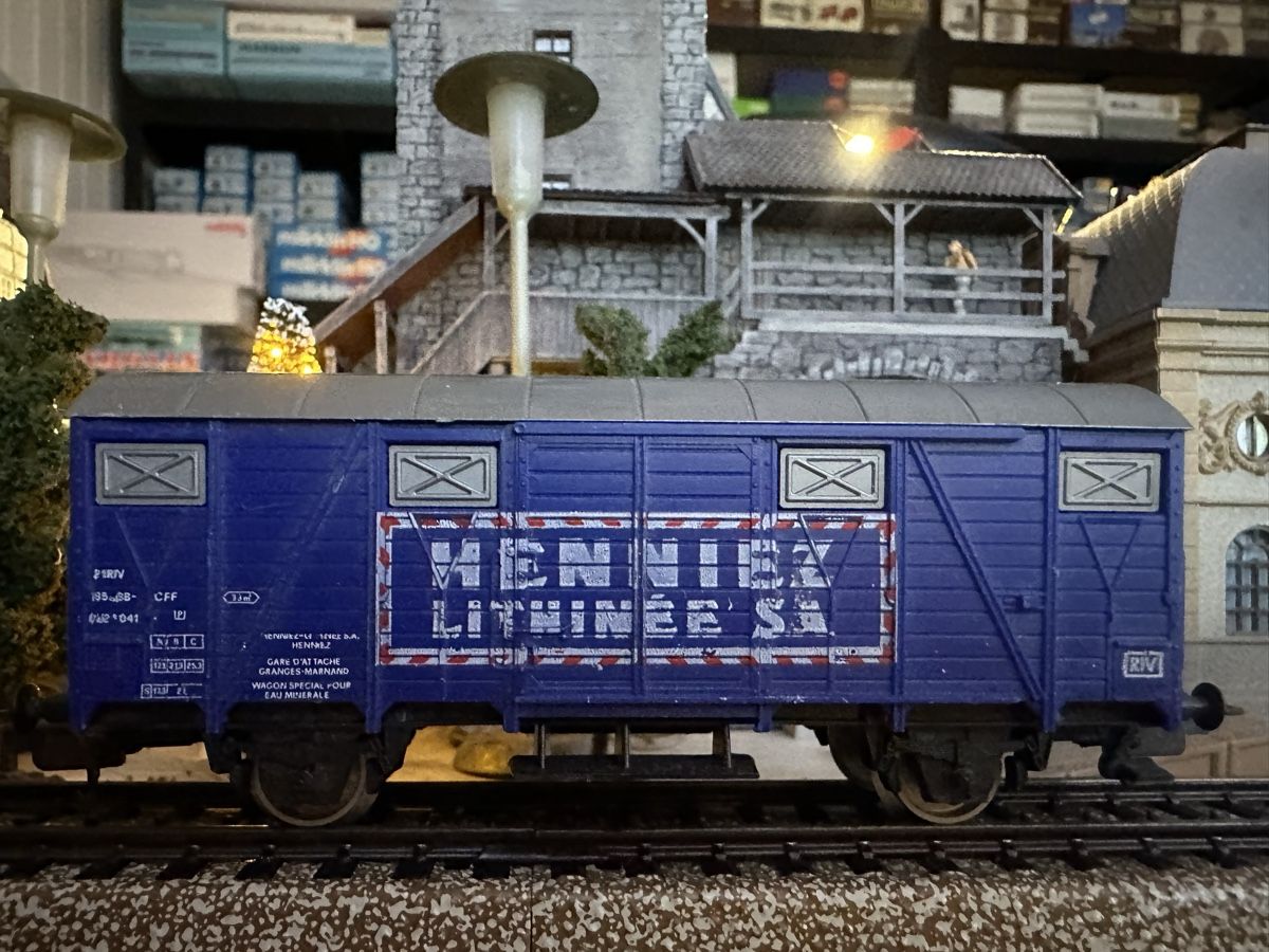 Lima Modellini di ferrovie: Lima Henniez SBB Güterwagen – Usato da Lupsingen venduto da New-Haven 1