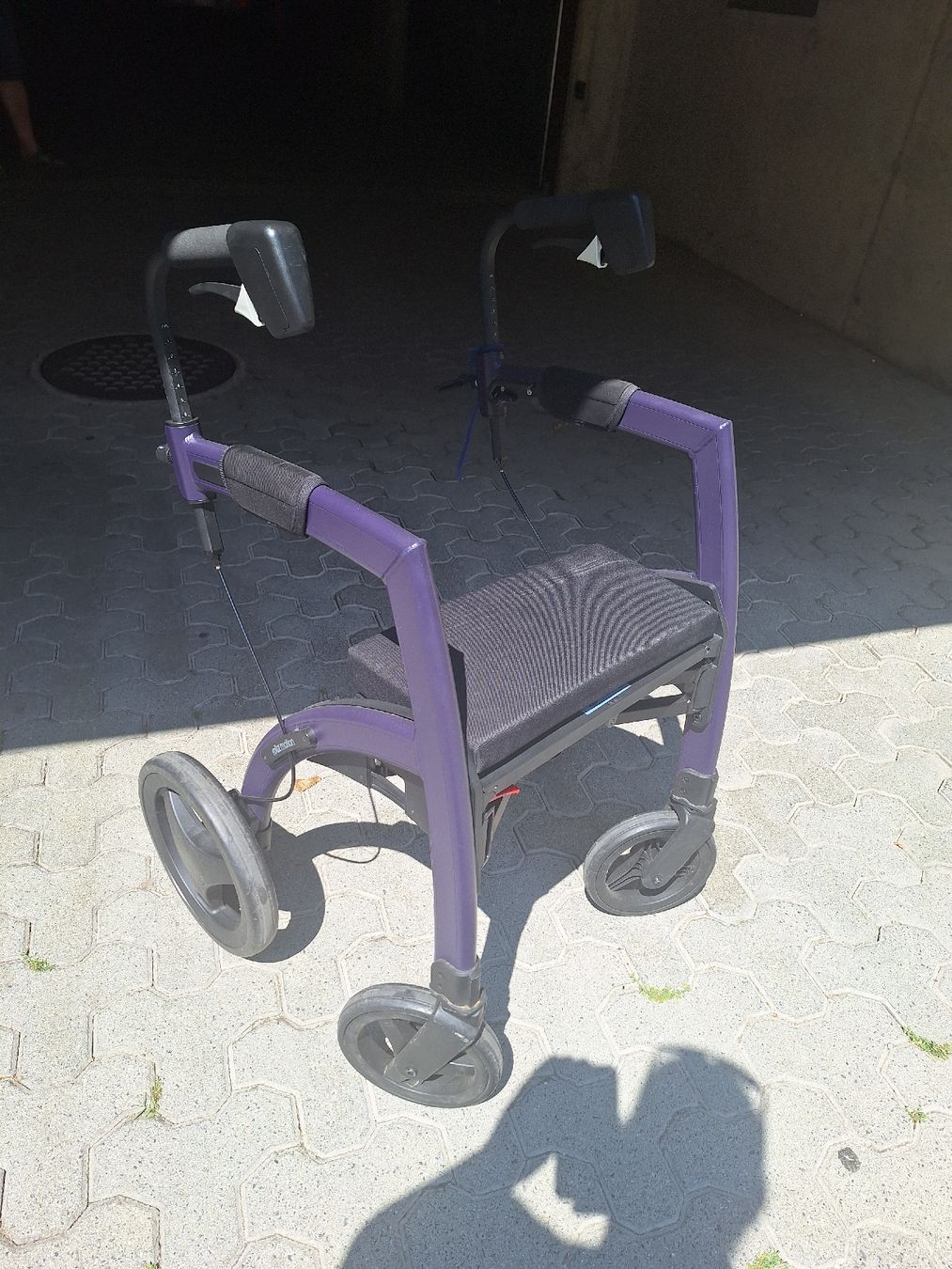 Gehhilfen: Rollz Motion 2 Rollator & Rollstuhl 2-in-1 neuwertig – Gebraucht aus Oftringen von isa_5cwl 4