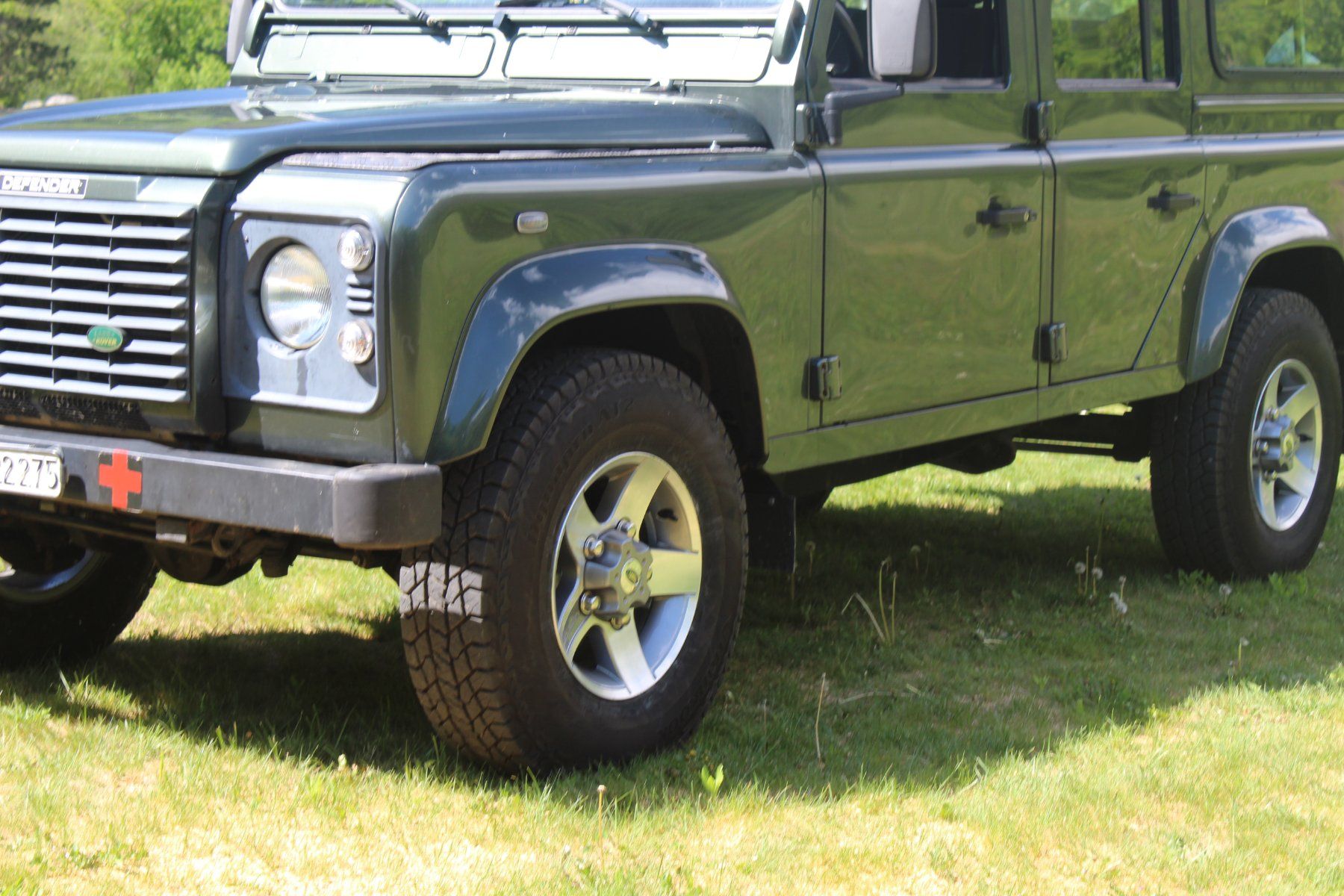 Land Rover Automobili: Land Rover Defender 110 Station Wagon verde – Usato da Lodano venduto da Garagepipolodano 2