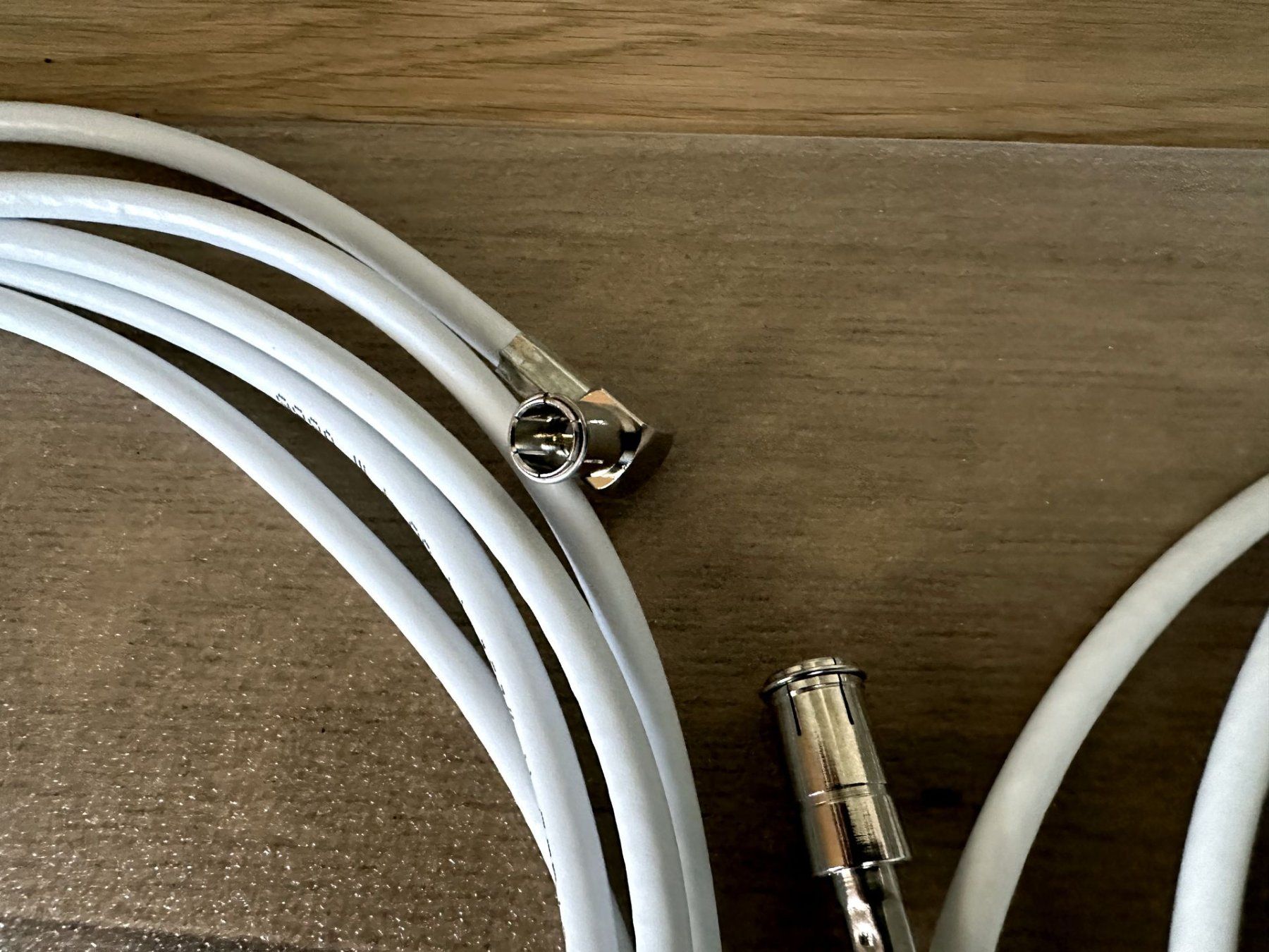 UPC Cavi: Internet Kabel, Kabelanschluss Breitband, 2 x 3.0m – Usato da Nottwil venduto da rattkatz 2