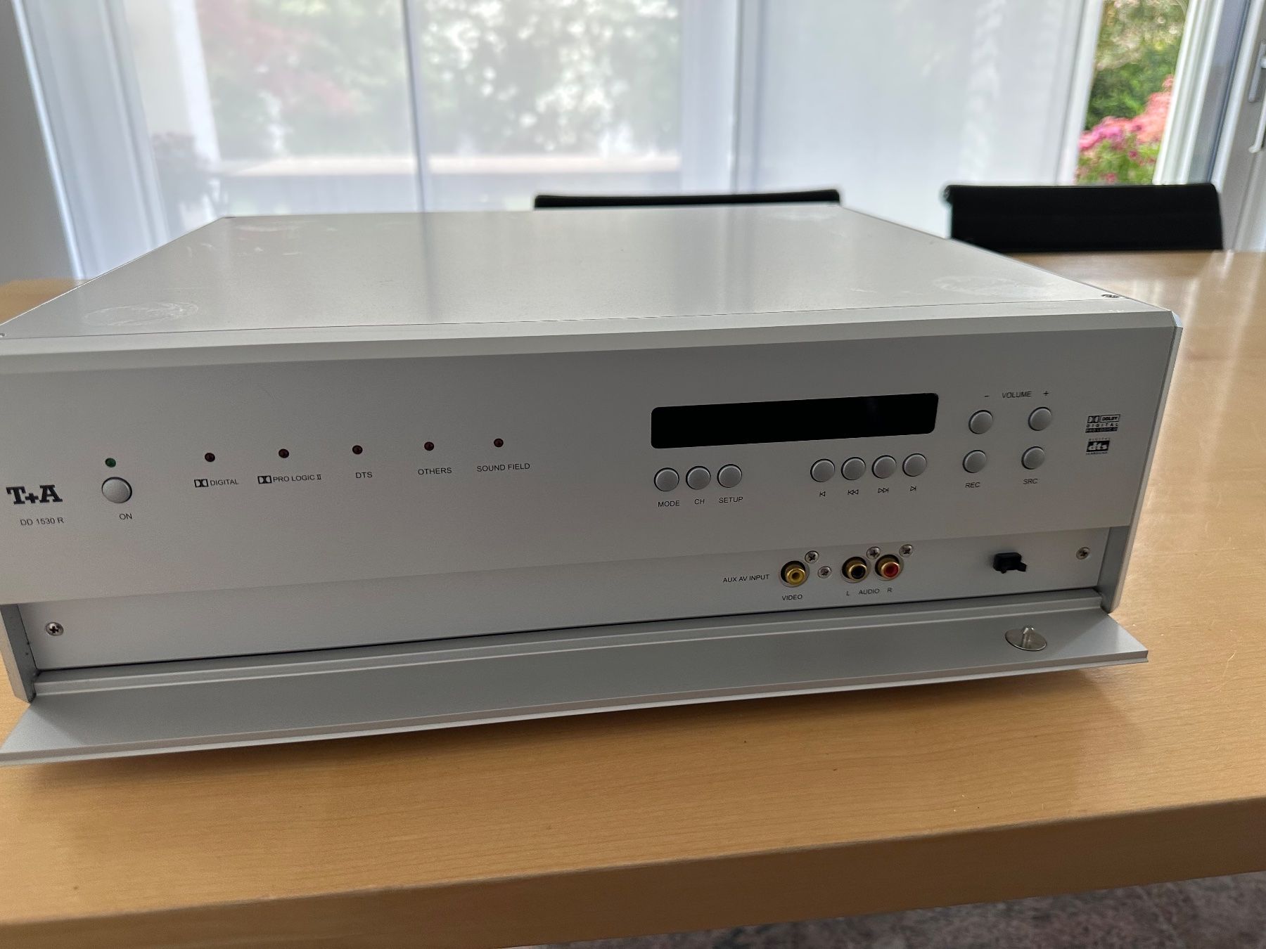 T+A Amplificatori: T+A Digitaldecoder Pulsar DD 1530 R – Usato da Dachsen venduto da Mluxury 1