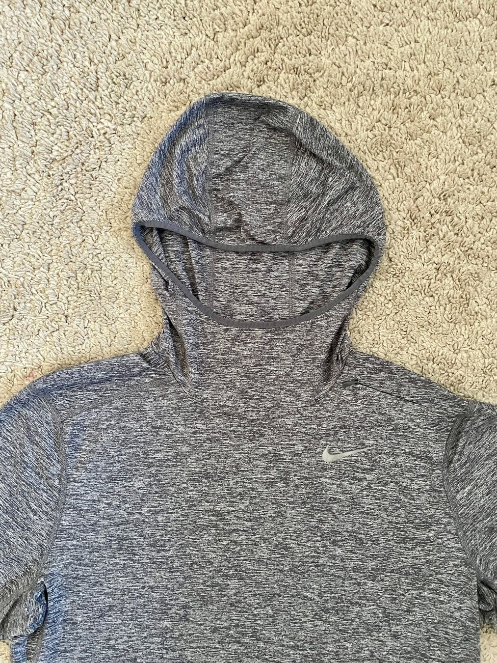 Nike Maglioni & Felpe: Nike Lauftop, Grau, Grösse M – Usato da Basel venduto da MarkenundKleidung
