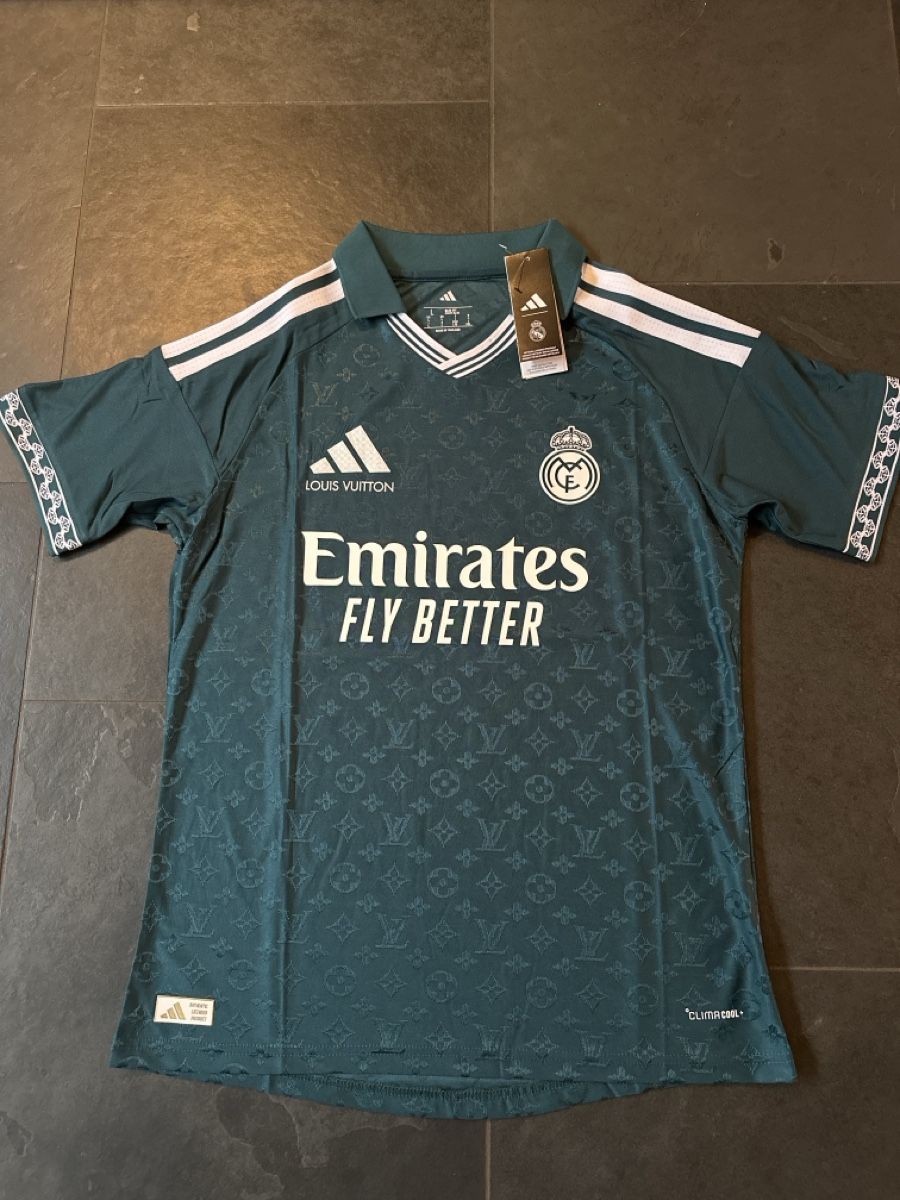Real Madrid Leibchen & Hosen: Real Madrid Trikot – Neu und originalverpackt aus Zollikofen von Marvin_Hal