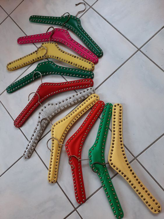 LOT de 10 CINTRES VINTAGE Kaufen auf Ricardo