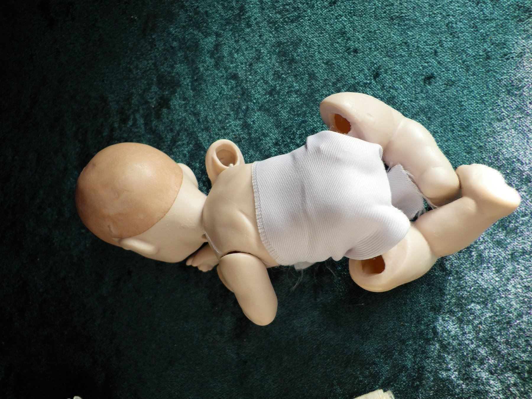 Puppen: Pozellanbaby in Hochstuhl – Gebraucht aus Reinach BL von Annodomini 6
