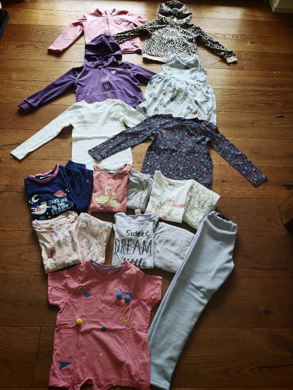 Lotti & Set di vestiti: Mädchen Kleiderpaket Gr.122/128 – Usato da Kriens venduto da Xonox