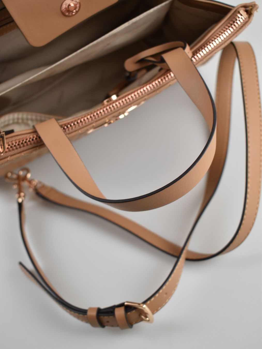 Guess Taschen für Damen: Guess Hand/Umhängetasche, neuwertig – Neu (gemäss Beschreibung) aus Nürensdorf von 2ND_STORY 6