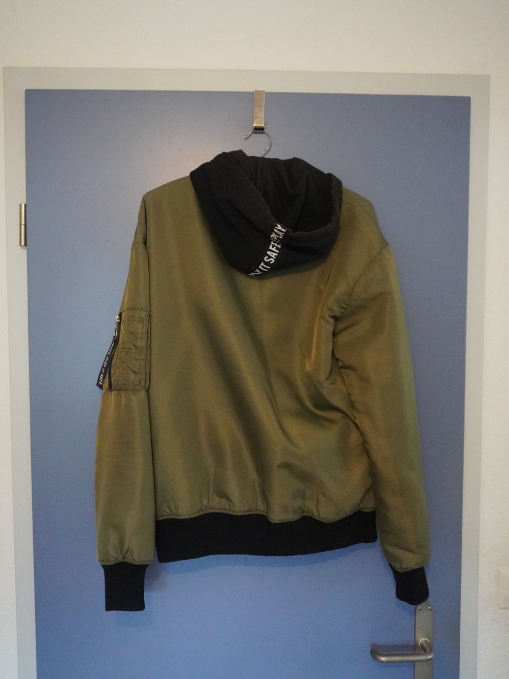 H&M Giacche: Bomberjacke H&M olive – Usato da Bern venduto da NilsMosi 1