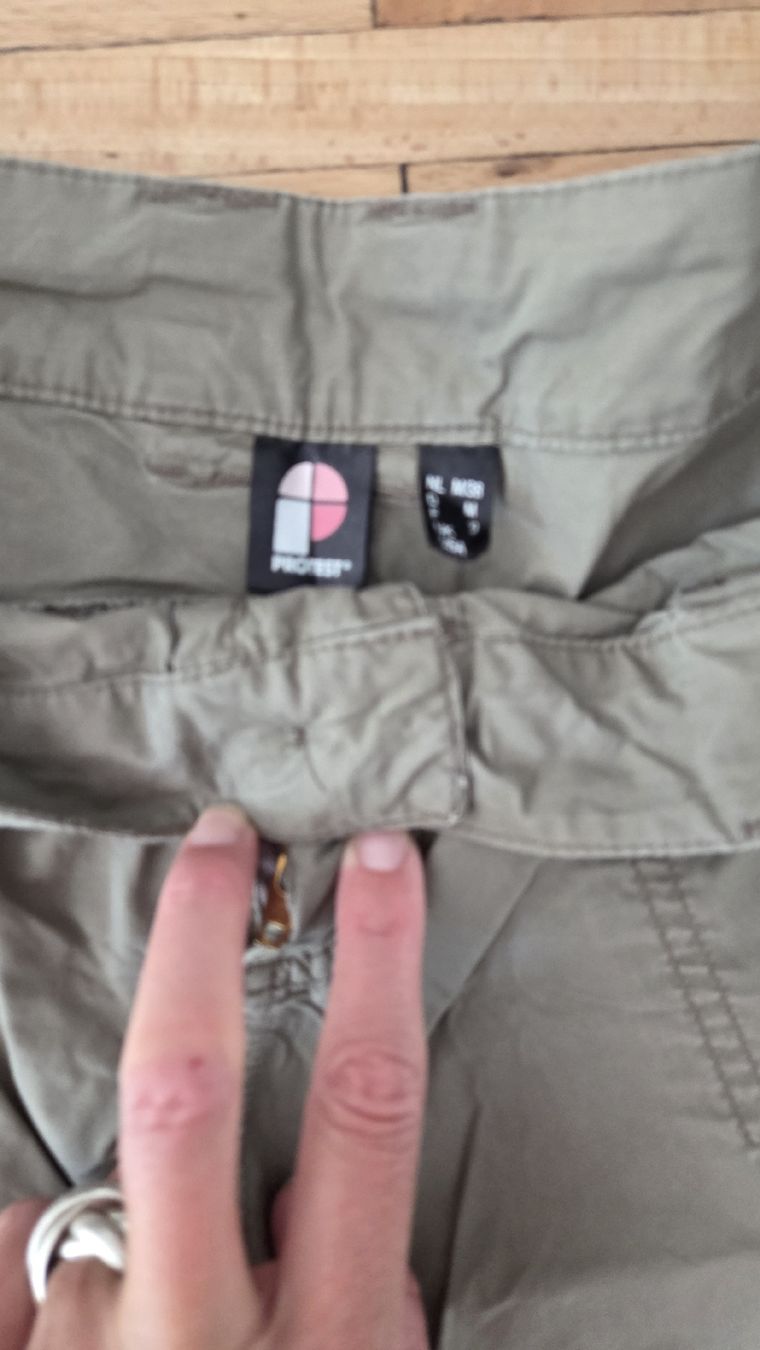 Protest Pantaloni: Kurze Hose Damen Protest  – Usato da Winterthur venduto da sandi99 1